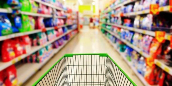 Τα ελληνικά νοικοκυριά κόβουν ακόμα και τα τρόφιμα