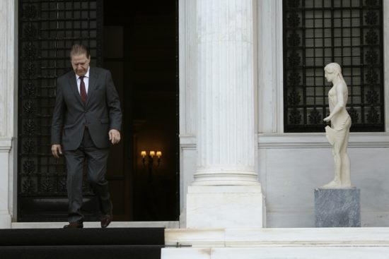 Επιστρατεύεται από την κυβέρνηση ο «στρατηγός άνεμος» για να δώσει ώθηση στο σχέδιο της για τις τηλεοπτικές άδειες – Ένα «φλερτ» που κρατά τρία χρόνια