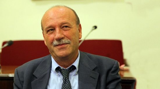 Διακομματικά πυρά για τον διοικητή του ΟΑΕΕ