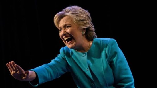 Προηγείται η Χίλαρι του Τραμπ μετά τα απανωτά σκάνδαλα παρενόχλησης του Ρεπουμπλικανού