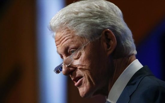 Γυναίκα κατηγορεί τον Μπιλ Κλίντον ότι την παρενόχλησε σεξουαλικά το 1980