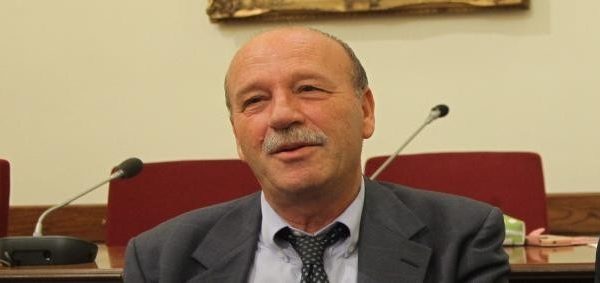 Φωτιές άναψε ο διοικητής του ΟΑΕΕ που είπε «όποιος δεν μπορεί να δίνει εισφορές, να πάει Βουλγαρία»!