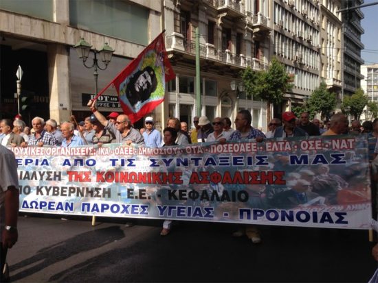 Ένταση στην πορεία των συνταξιούχων: Τους ψέκασαν με χημικά!