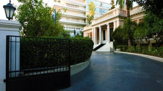 Στο Μαξίμου οι πρόεδροι των ανωτάτων δικαστηρίων στον απόηχο παραίτησης δύο αντιπροέδρων του ΣτΕ