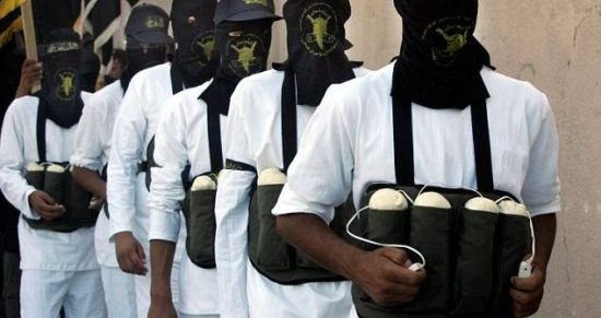 Σοκ – Η στιγμή που καμικάζι του ISIS ανατινάζεται κοντά στο πλήθος και σε στρατιώτες