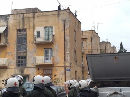 Τελείωσαν τα επεισόδια μεταξύ αντεξουσιαστών – ΜΑΤ στην Αλεξάνδρας