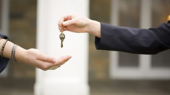 Απέχουν κι αυτή την Τετάρτη από τους πλειστηριασμούς οι συμβολαιογράφοι