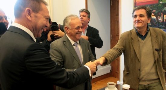 Έντονο παρασκήνιο και προσπάθειες για να απομονωθεί ο Σόιμπλε