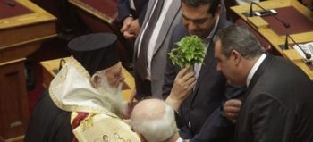 Ιερώνυμος: Τα σπίτια μας καίγονται και εμείς τραγουδάμε