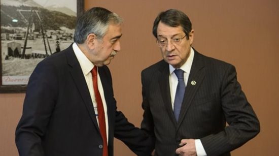 Τουρκικά ΜΜΕ: Το θετικό κλίμα για το Κυπριακό χάλασε μετά το τηλεφώνημα Τσίπρα-Αναστασιάδη