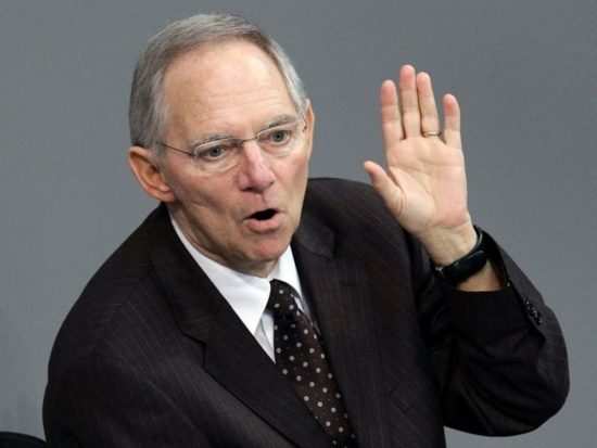 Επιμένει ο Σόιμπλε: Η Ευρωζώνη δεν χρειάζεται αύξηση των δαπανών αλλά κι άλλες περικοπές