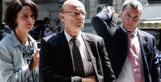 Ομαδικές απολύσεις, μειώσεις μισθών και ιδιωτικοποιήσεις εξπρές ζητούν οι δανειστές