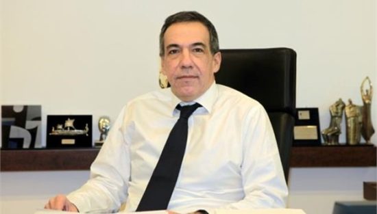 Μόνος στην τράπεζα