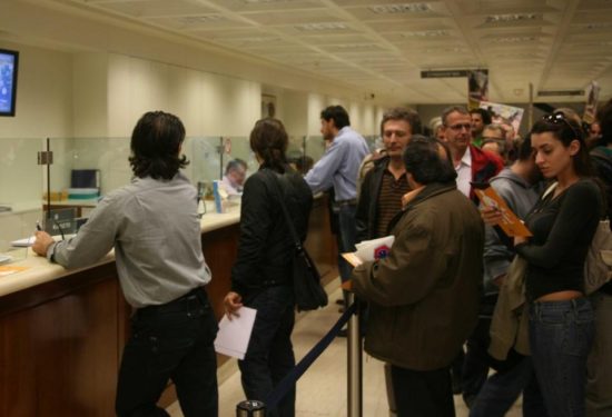 Κοντά σε συμφωνία για διαγραφή 50% σε «κόκκινα» δάνεια και ληξιπρόθεσμες οφειλές