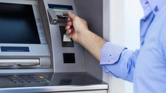 Χαλάρωση των capital controls με αύξηση του ορίου στα 2.000 ευρώ το μήνα εισηγείται η ΕΕΤ