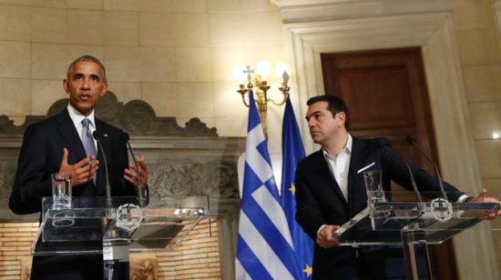 Ο Ομπάμα κρατά ζωντανή την ελπίδα για την Ελλάδα που «βουλιάζει»