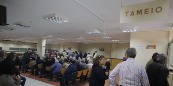 Την Τρίτη θα πάρουν το ¼ όσων έχασαν από το ΕΚΑΣ οι χαμηλοσυνταξιούχοι