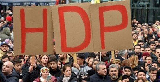 Χιλιάδες Κούρδοι και Αλεβίτες στους δρόμους της Γερμανίας κατά του Ερντογάν