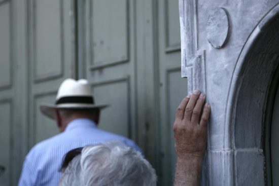 Νέο χαράτσι 50 ευρώ από αύριο στις επικουρικές – Αρχίζει η επιστροφή των αναδρομικών