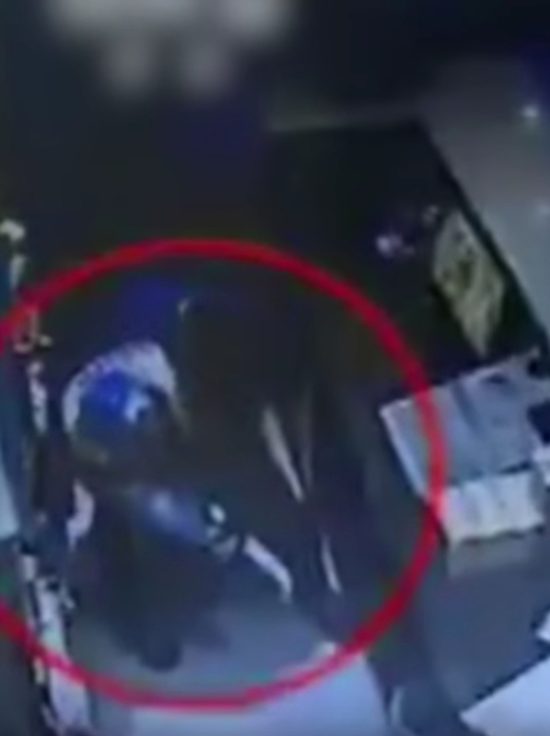 Σερβιτόρα έκλεψε παιδί πελατών από το εστιατόριο που δούλευε