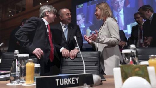 Μογκερίνι και Τσαβούσογλου: Η επίλυση του Κυπριακού θα είναι επωφελής για τις σχέσεις της Τουρκίας με την ΕΕ