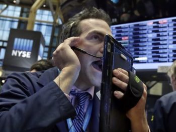 Πτώση στην Wall με τον Dow να μην φτάνει τον στόχο των 20.000 μονάδων