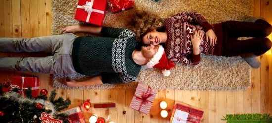 Χριστούγεννα: Οδηγός επιβίωσης για ζευγάρια!