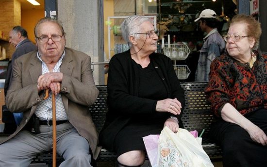 Μισό ΕΚΑΣ για 240.000 χαμηλοσυνταξιούχους