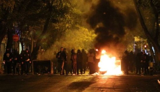 Δεκαοκτώ προσαγωγές στα Εξάρχεια