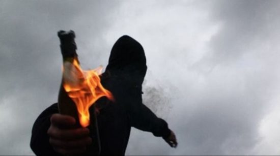 Εξάρχεια: Βρέθηκαν 150 βόμβες μολότοφ μέσα σε καφάσια και βαλίτσες