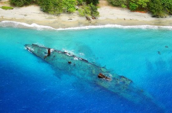 Τροπικά νησιά – ειδυλλιακά… νεκροταφεία!