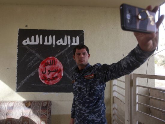 Τι αφήνουν πίσω τους οι τζιχαντιστές της ISIS που υποχωρούν (ΦΩΤ.)