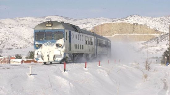 Η αποκαθήλωση της ΤΡΑΙΝΟΣΕ στα χιόνια και οι Ιταλοί που… περιμένουν