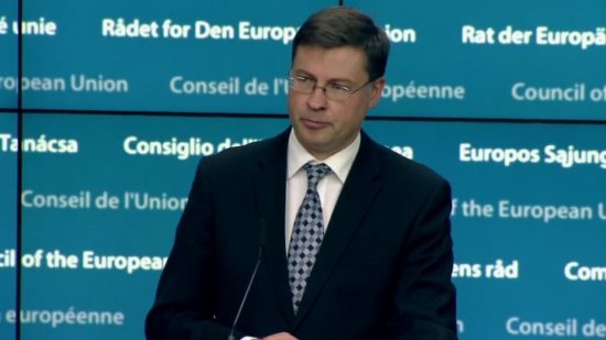 Β. Ντομπρόβσκις: «Η παράταση της αβεβαιότητας θα αντιστρέψει την προοπτική της Ελλάδας»