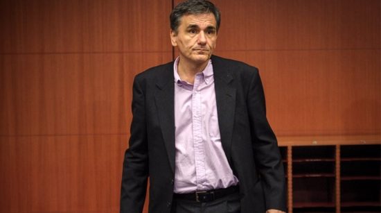 Και «κόφτη» και ΔΝΤ δέχεται τώρα η κυβέρνηση