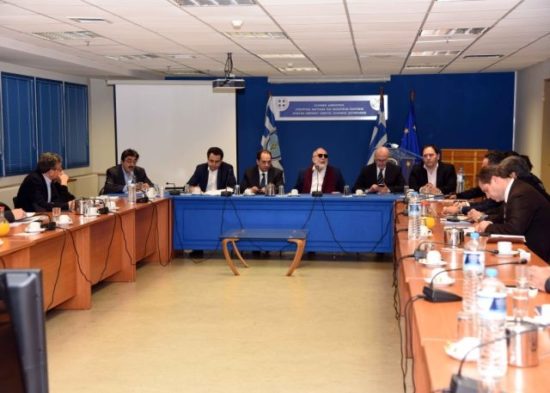 Σύσκεψη για τον συντονισμό ναυτιλίας και αεροπορίας στην εξυπηρέτηση των νησιών