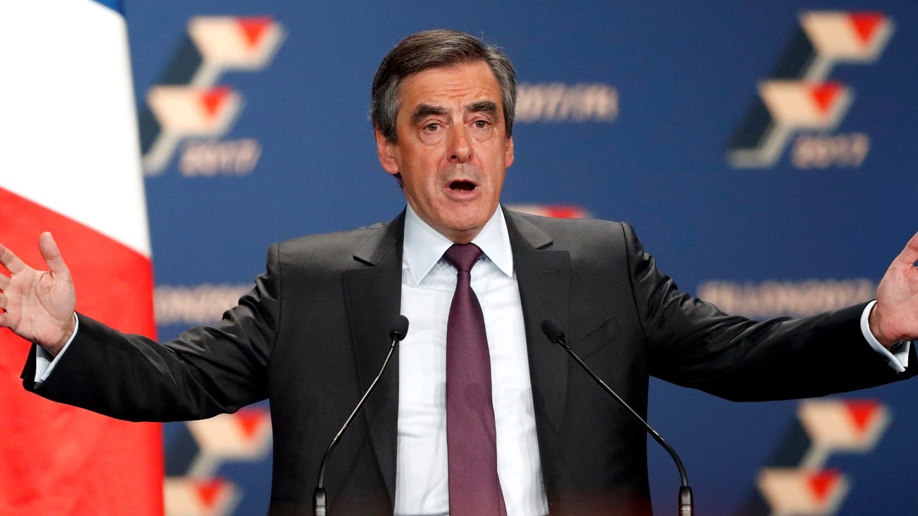 Γαλλία: Τρίτος πίσω από Λεπέν και Μακρόν ο Φιγιόν