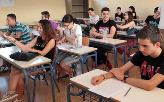 Πανελλαδικές: Τέσσερα μαθήματα προτείνει το Ινστιτούτο, τράπεζα θεμάτων ο Λιάκος