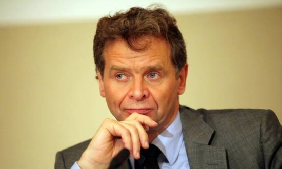 Ποια λύση για το χρέος «φωτογραφίζει» ο Πολ Τόμσεν