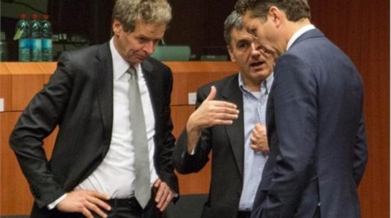 Δεν κλείνει συμφωνία χωρίς προληπτικό μαχαίρι 3,6 δισ. σε συντάξεις και αφορολόγητο