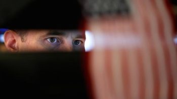 Μεικτά πρόσημα στη Wall Street