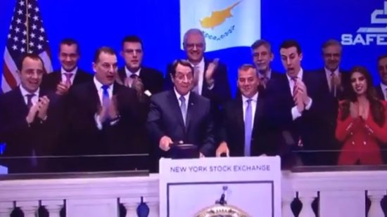 Η απίστευτη στιγμή που ο Κύπριος Πρόεδρος σπάει το σφυρί της Wall Street