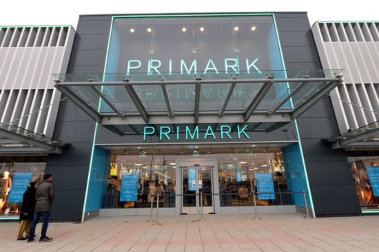 Primark: Ισχυρές πωλήσεις τα Χριστούγεννα