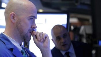 Απώλειες λόγω γεωπολιτικών ανησυχιών στη Wall Street