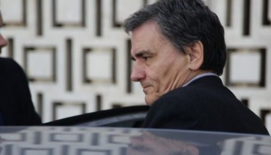 Παραμένουν «ανοιχτά» συντάξεις και εξωδικαστικός μηχανισμός