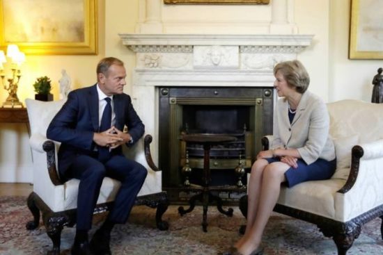 Τουσκ: Ο Χίτσκοκ σκηνοθέτησε το… Brexit