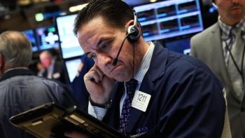 Στο «κόκκινο» έκλεισε η Wall Street μετά την αμερικανική επίθεση στο Αφγανιστάν