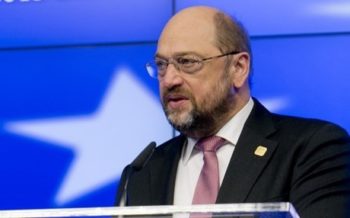 DW: Κατηγορίες για ευνοιοκρατία κατά Σουλτς