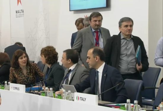 Ενδείξεις για συμφωνία επιστροφής των θεσμών