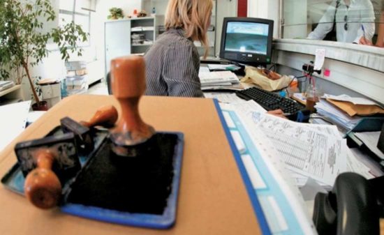 Μπαράζ κατασχέσεων για χρέη στην εφορία